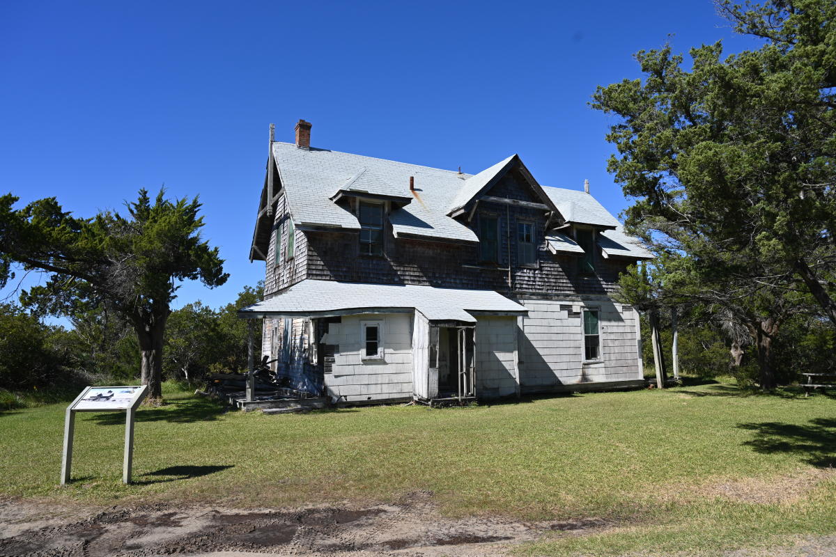 Old Coast Guard Station on Cape Lookout