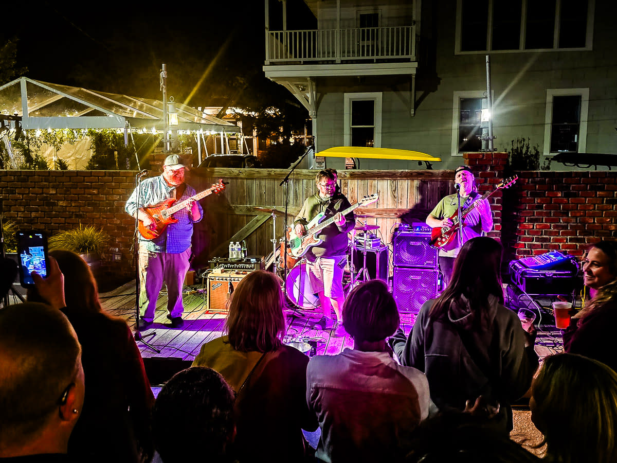 Backstreet Pub Music