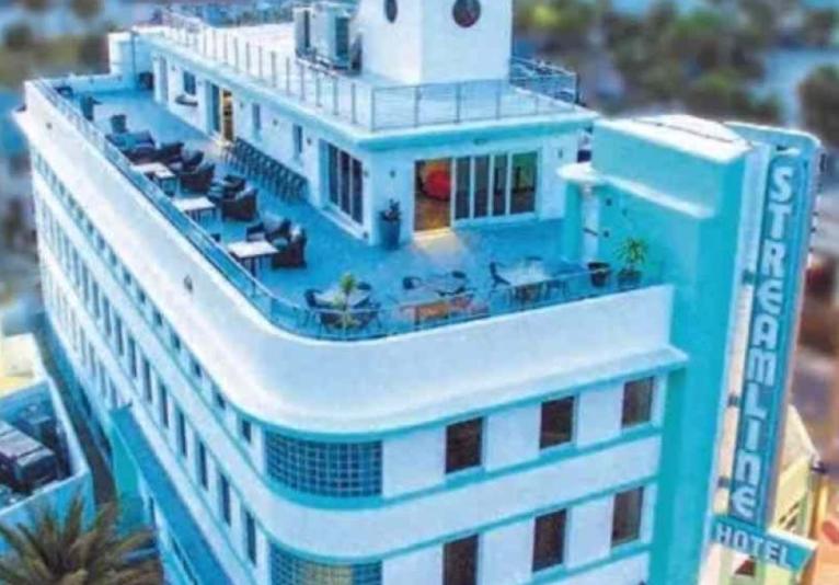 Streamline Hotel Rooftop Bar