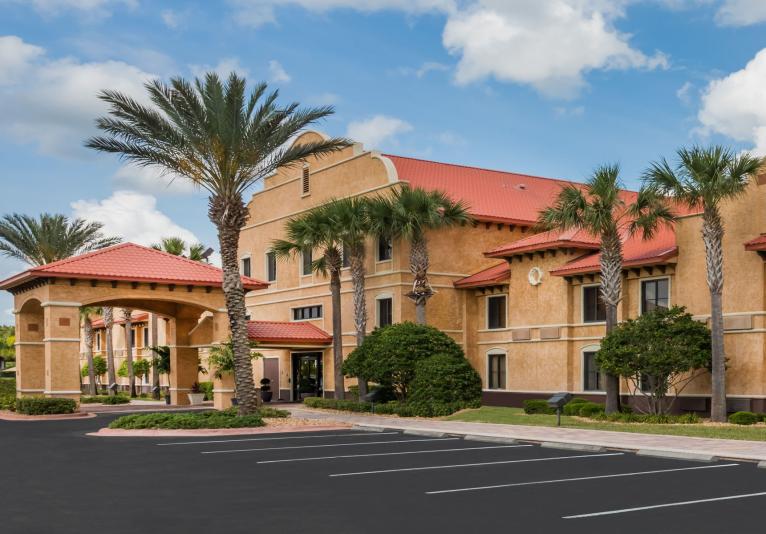 Howard Johnson Inn & Suites