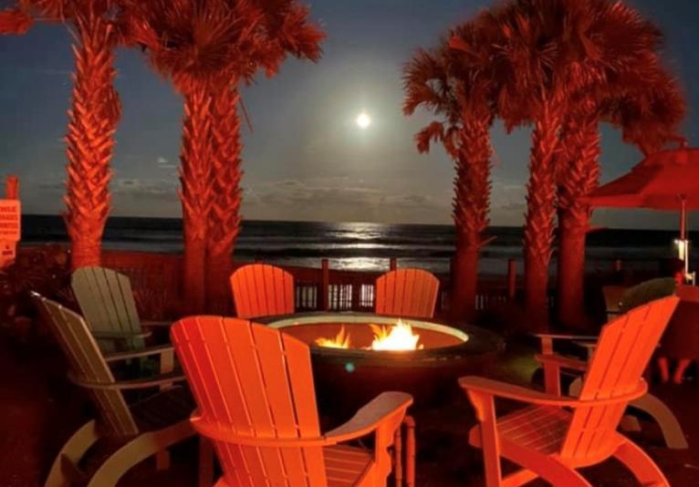 Crabbys at night