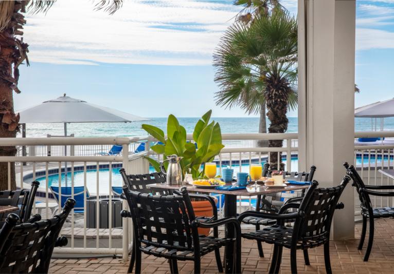 Dining along to coast