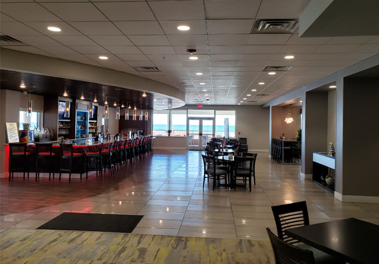 Holiday Inn Hotel and Suites 3