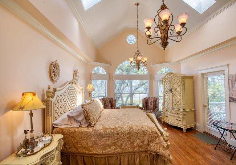 River Lily Inn Bed & Breakfast