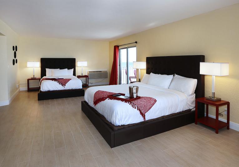 King Oceanfront Suit