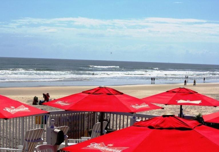Racing's North Turn Beach Bar and Grille - Deck