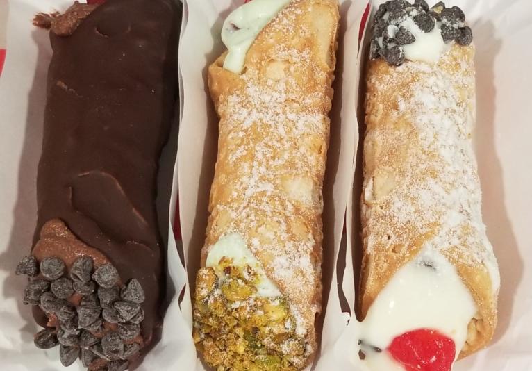 cannolis