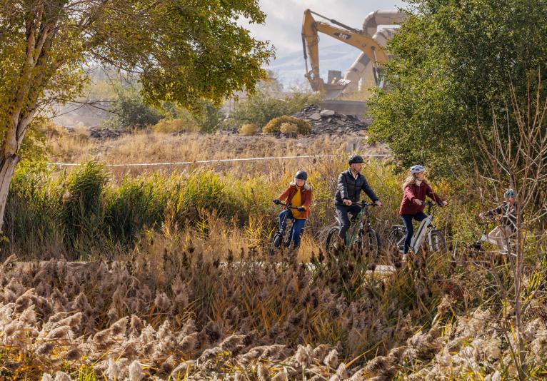 Trail Group Riding Magnum