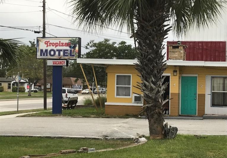 Tropizar Motel