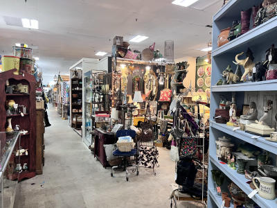 Starrdust Antiques and Treasures