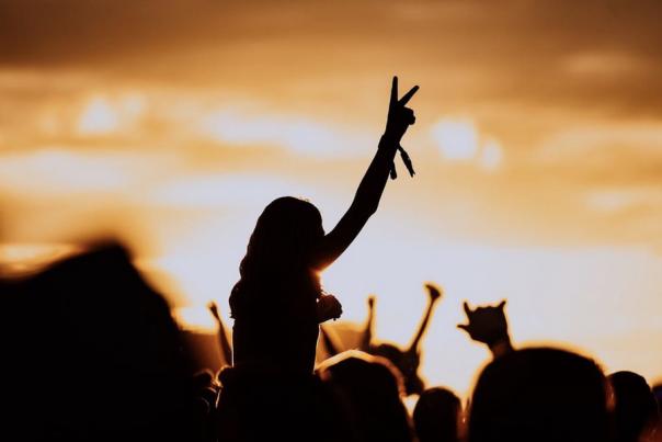 A concert goer holds up a peace sign at a Welcome To Rockville concert