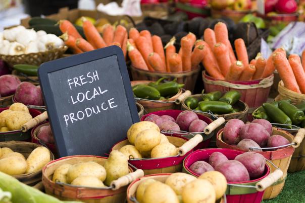 Pick up snacks and souvenirs at Daytona Beach Area Farmers Markets