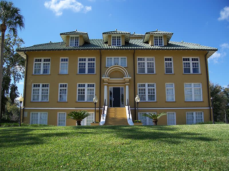 Deland Memorial Hospital & Veterans Museum