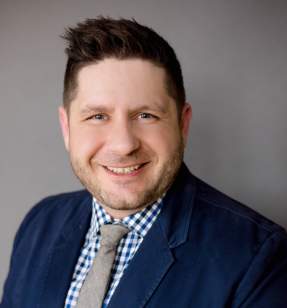 Justin Zerfas Headshot - 2023