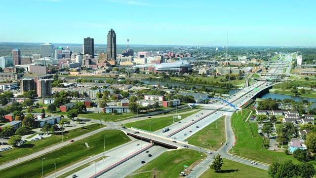Catch Des Moines - Downtown Des Moines Skyline