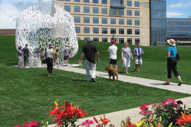 Catch Des Moines - John and Mary Pappajohn Sculpture Park