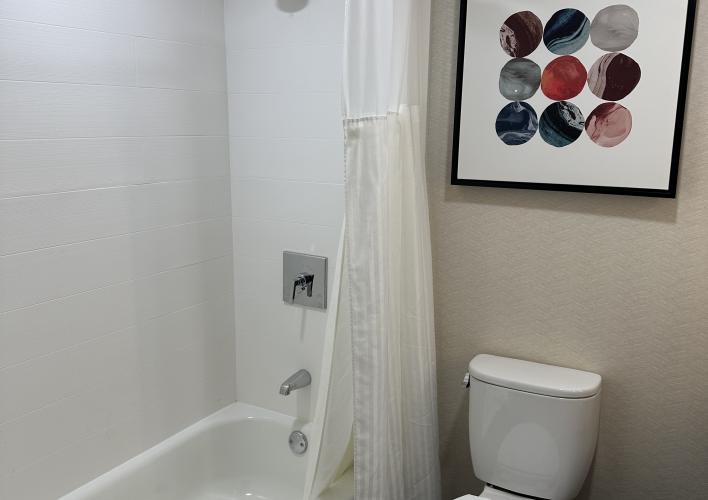 Queen Bathroom