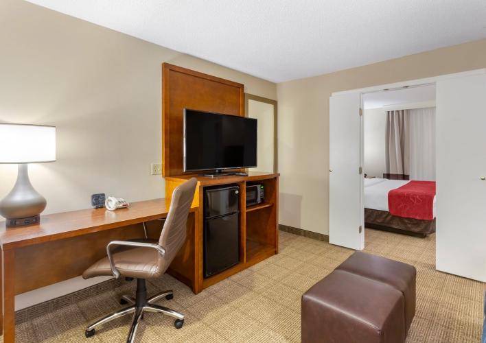 Guest Suite - Living Room with 49