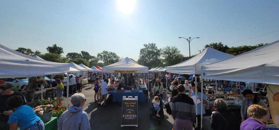 A panorama shot of a sunny day at the Elmhurst Farmers Market