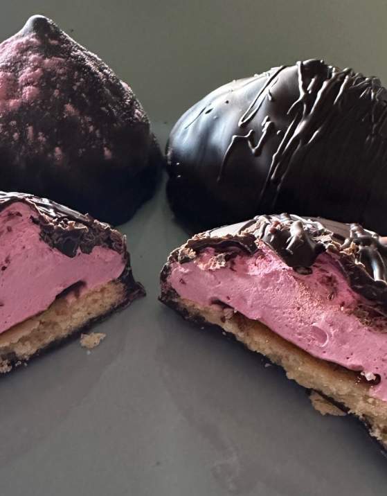 Elegant and Fun Bite-Sized Dipped Chocolate Desserts