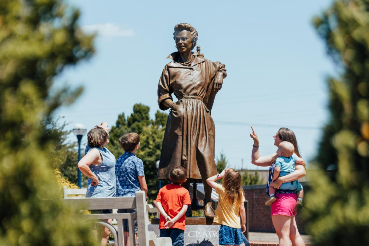 Claire McCardell Statue | Frederick, Maryland