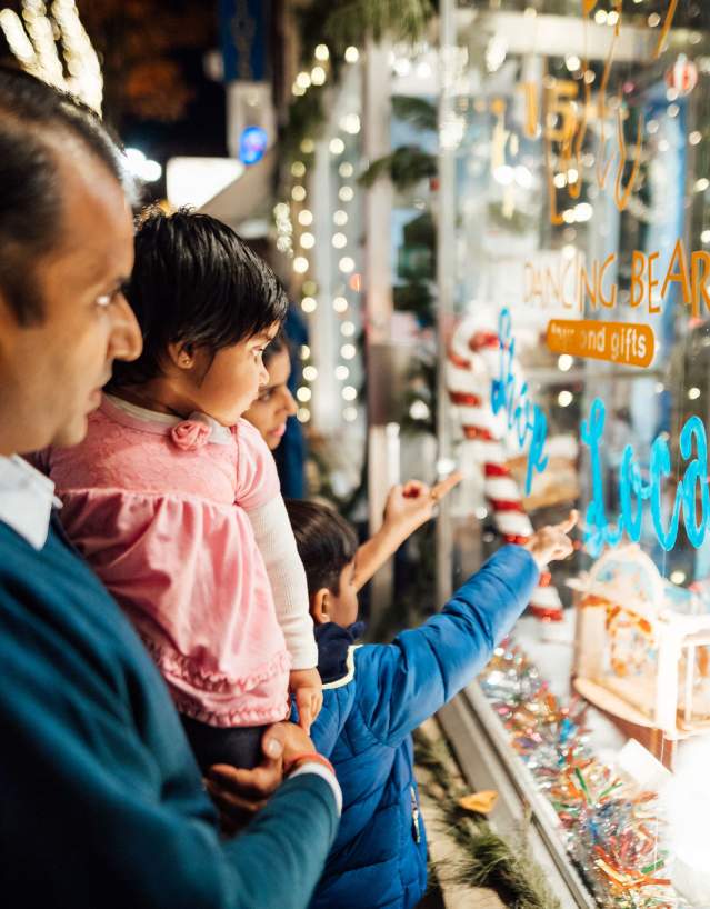 Holiday Photos - Downtown Frederick Partnership - 2022 Christmas Photos, Christmas Downtown