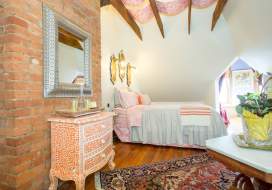 The Poets Loft Room at the 10 Clarke Place Bed & Breakfast in Frederick, MD