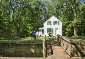 C O Canal Lockhouse 28