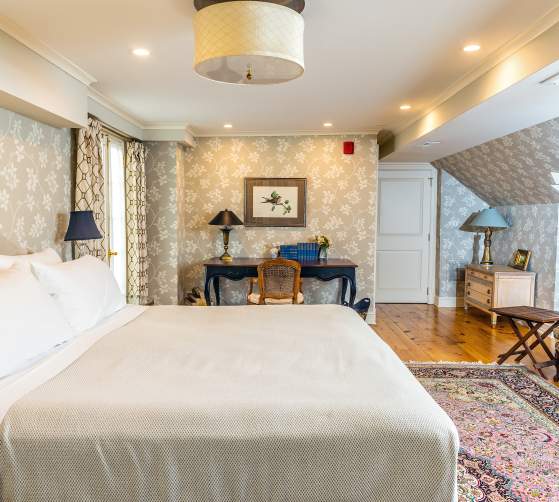 Up_On_Market_Bistro_Inn_2_yurzmh