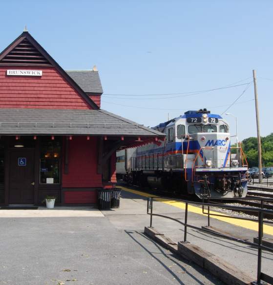 MARC Train coming into the Brunswick Train Station