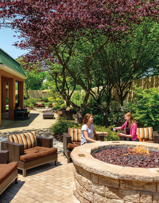 Hotel Patio at Courtyard Marriott