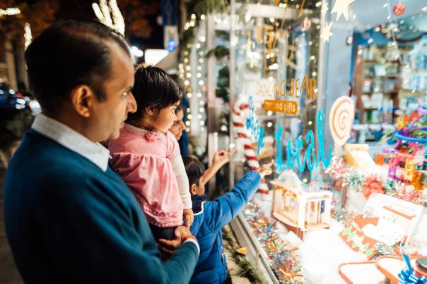 Holiday Photos - Downtown Frederick Partnership - 2022 Christmas Photos, Christmas Downtown