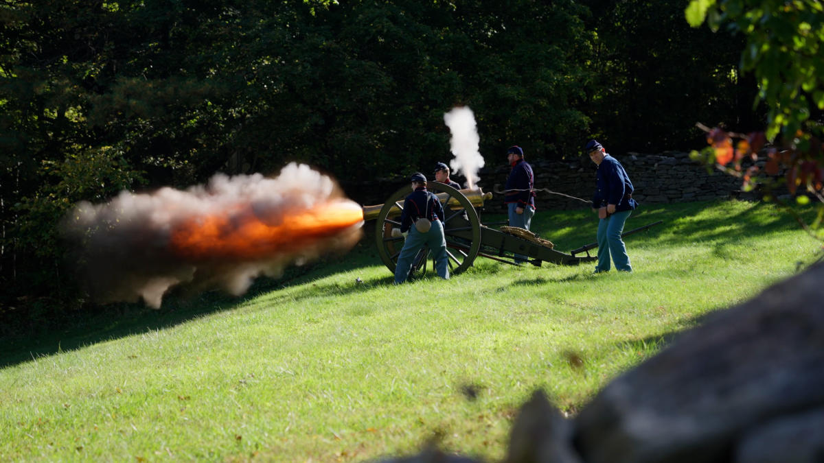 Civil War cannon crew at Gathland State Park
