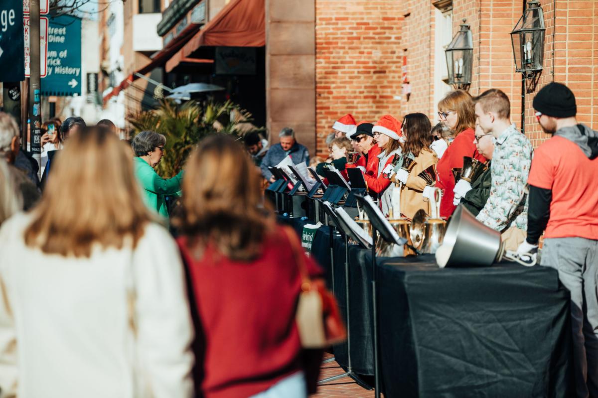Holiday Photos - Downtown Frederick Partnership - 2022 Christmas Photos, Christmas Downtown