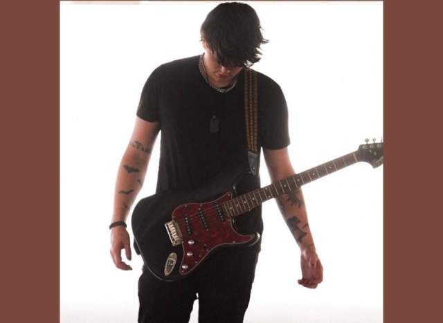 Rock & Brews Live Music: Avery Bell