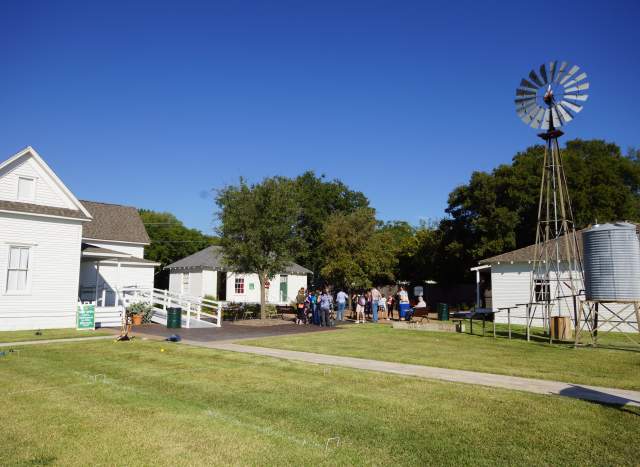 Community Heirloom Gardening Day at Settlement to City Museums