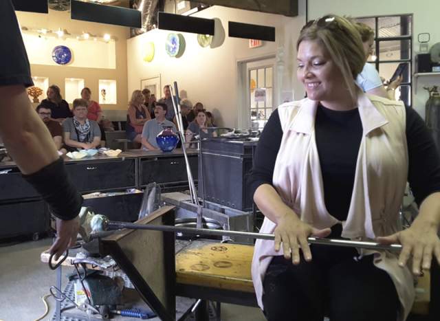 Create a Holiday Ornament Event at Vetro Glassblowing!