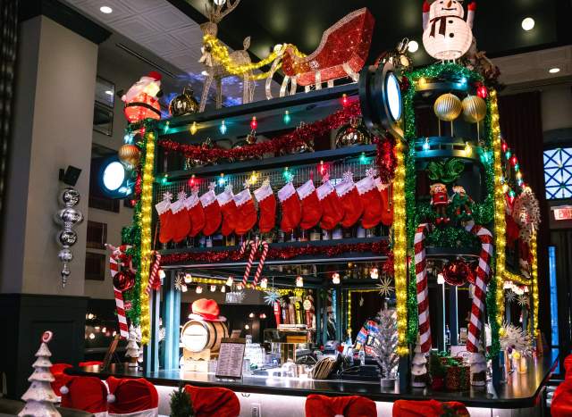 Iconic- Live in the Holly Jolly Bar