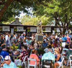 Grapefest crowd in Grapevine, Texas