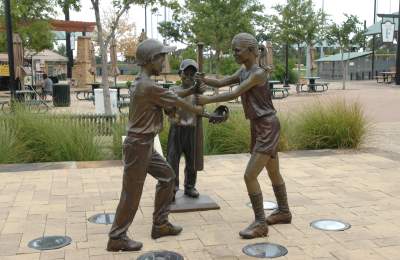 Choosing Sides sculpture in Grapevine, Texas