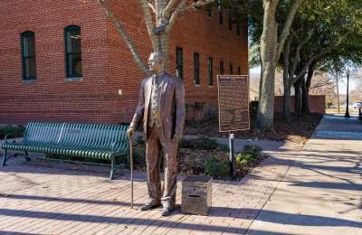 Sculpture of Benjamin Richard Wall in Grapevine, Texas