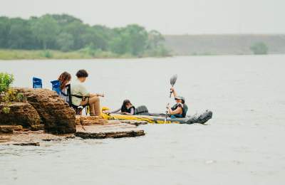 Family enjoying Lake Grapevine
