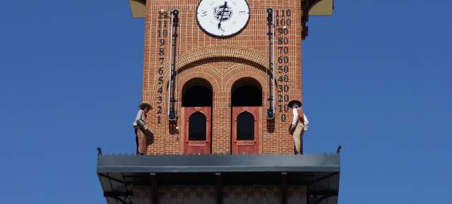 Would Be Train Robbers Nat & Willy performance on the Grapevine Glockenspiel in Grapevine, Texas.