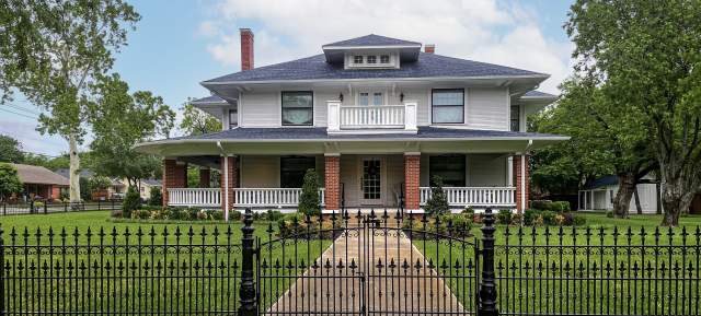 Grapevine Candlelight Tour of Homes Ballas Wright Home