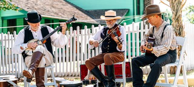 Blue Grass musicians playing live at Nash Farm