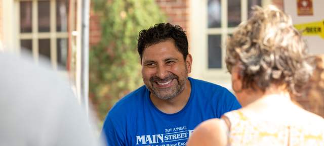 volunteer at main street fest