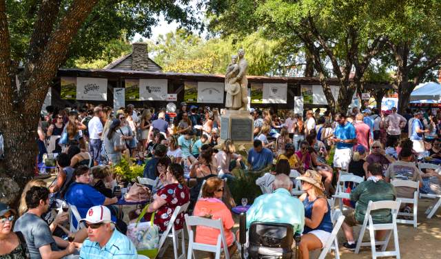 Grapefest crowd in Grapevine, Texas