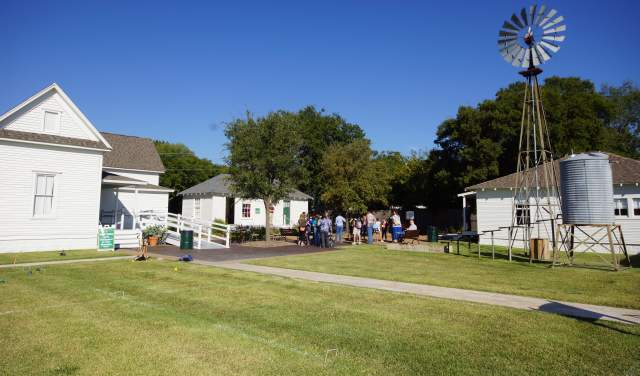 View of school field trip to Settlement to City Museums in Grapevine, Texas
