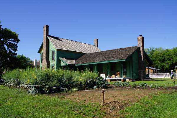 Exterior view of Nash Farm in Grapevine, Texas