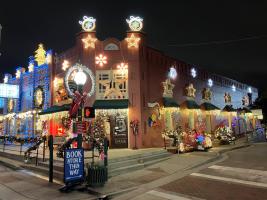 Bermuda Gold & Silver in Grapevine decorated during Christmas Capital of Texas